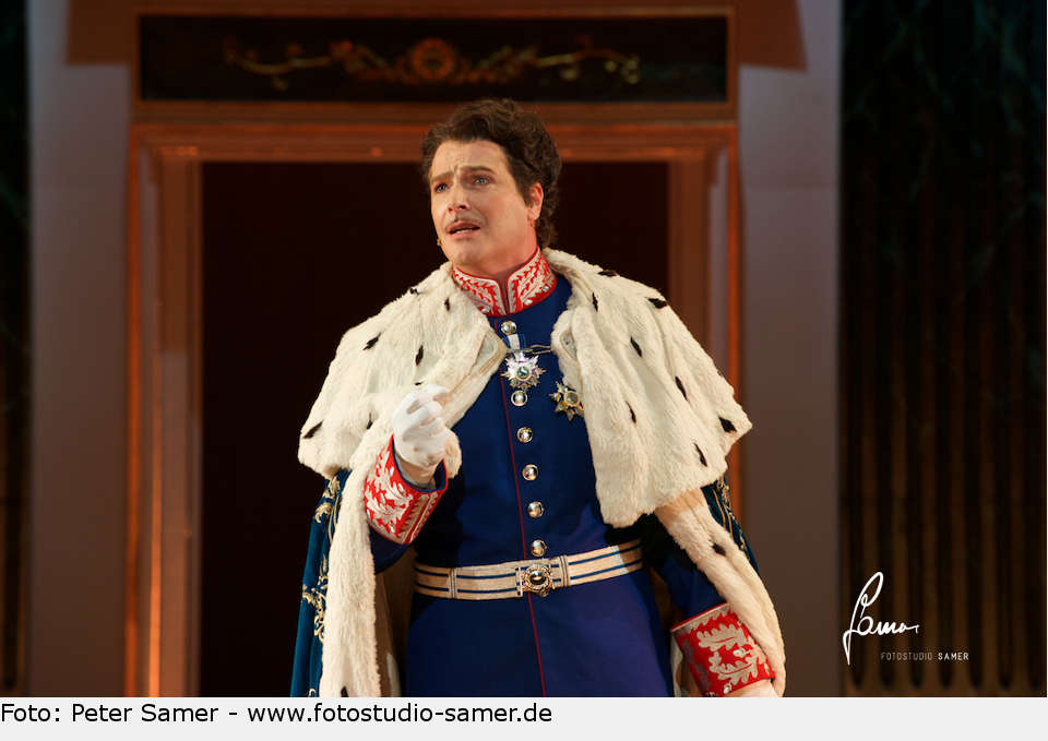 Jan Ammann hält als König Ludwig II. im Musical „Ludwig²“ die Thronrede. ammann jan 06