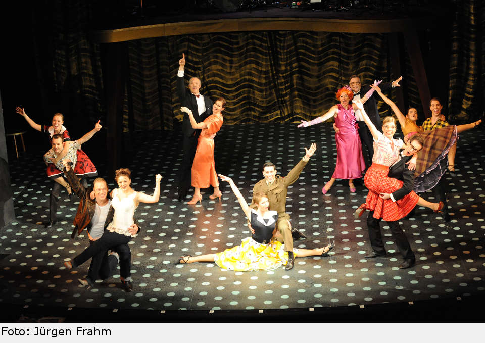 Flotte Choreographie zu 50er-Jahre Klängen bluejeans04