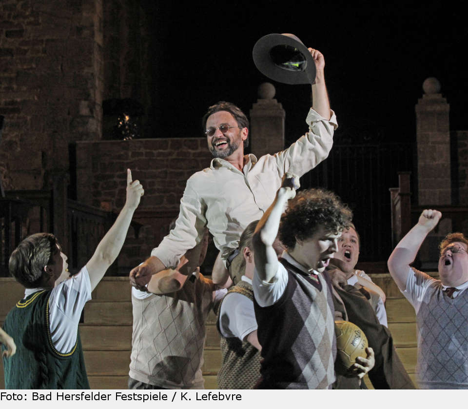 Michael Rotschopf als John Keating im „Club der toten Dichter“. club der toten dichter bad hersfeld 04