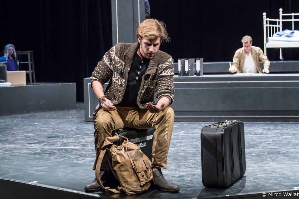 Sein Herz aber gehört der Dichtkunst. So ist es kein Wunder, dass er seine Studien eher widerwillig betreibt und nicht gerade Glanzleistungen abliefert. 23Musical Goethe Auf Liebe und Tod Folkwang Uni