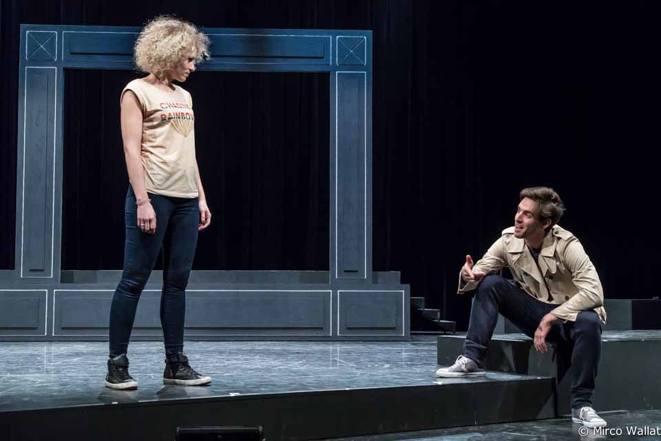 Lotte bittet Goethe, ihr ein Gedicht vorzutragen. 46Musical Goethe Auf Liebe und Tod Folkwang Uni