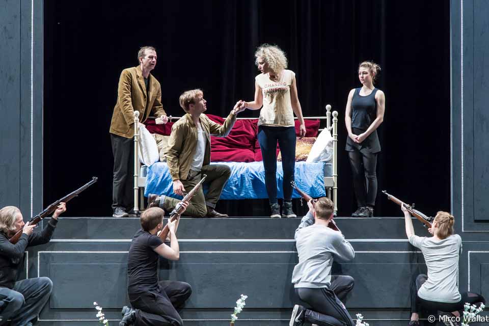 "Es ist die Liebe, die die Welt im Inneren zusammenhält". 86Musical Goethe Auf Liebe und Tod Folkwang Uni