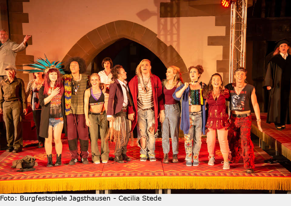 Das Musical „Hair“ bei den Burgfestspielen Jagsthausen. hair musical jagsthausen 2018 03