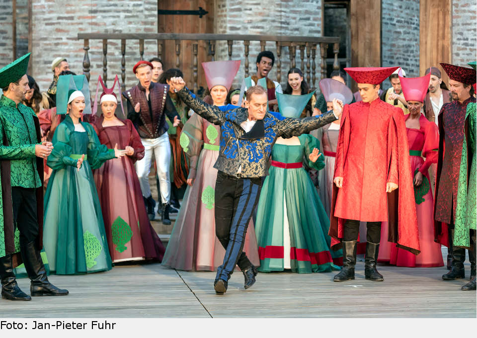 Uraufführung in Augsburg: Chris Murray als Jakob Fugger der Reiche im Musical „Herz aus Gold“. herz aus gold musical augsburg 2018 01