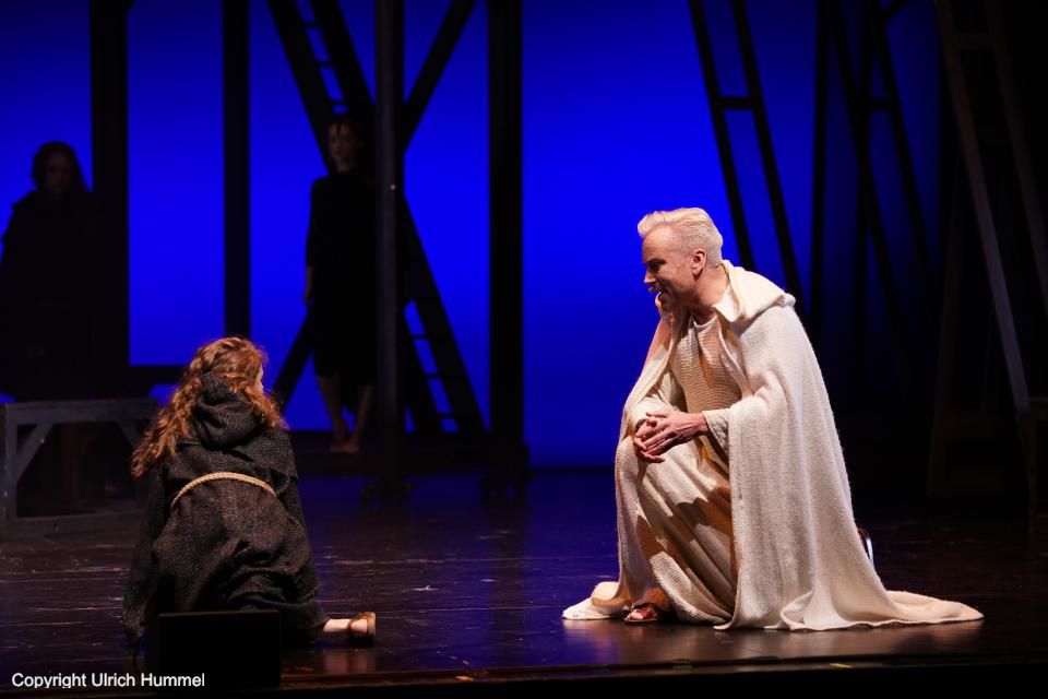 Die Zeit vergeht, Johanna wächst heran. paepstin musical stuttgart 038