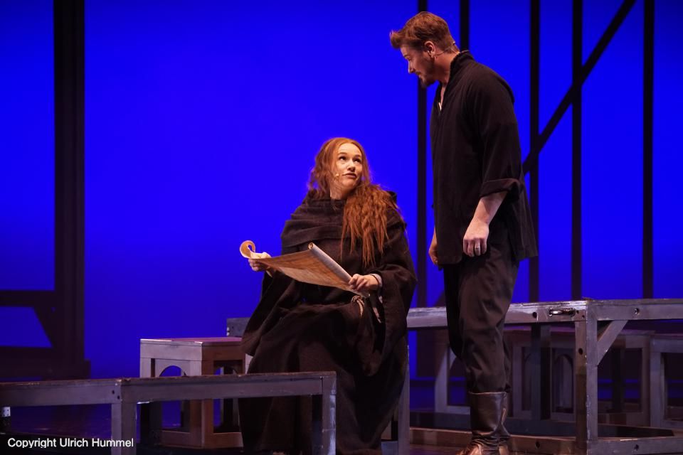 Ein Pergament mit der Skizze einer antiken Wasserkonstruktion. paepstin musical stuttgart 043