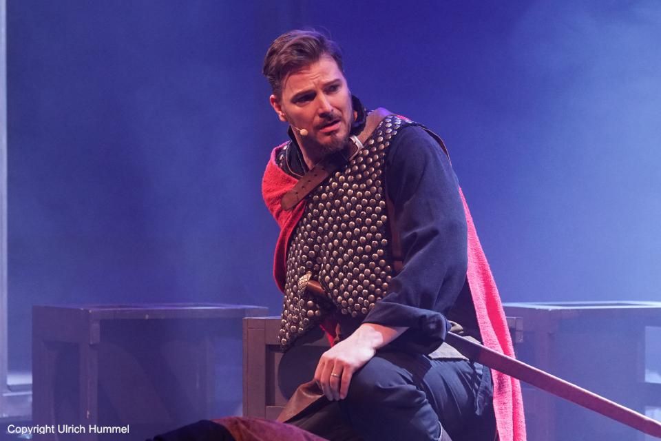 Nur eine Stunde kommt Gerold zu spät - nur eine einzige Stunde. paepstin musical stuttgart 075