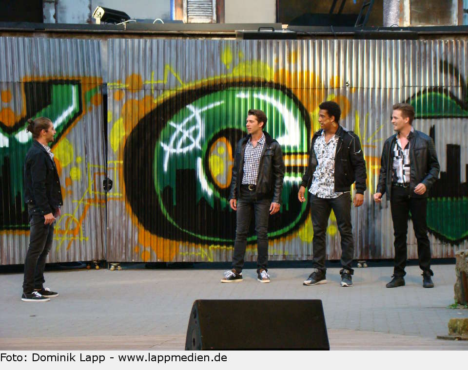 Thomas Hohler (Bobby C), Karim Ben Mansur (Double J), Alexander Klaws (Tony Manero) saturday night fever 02