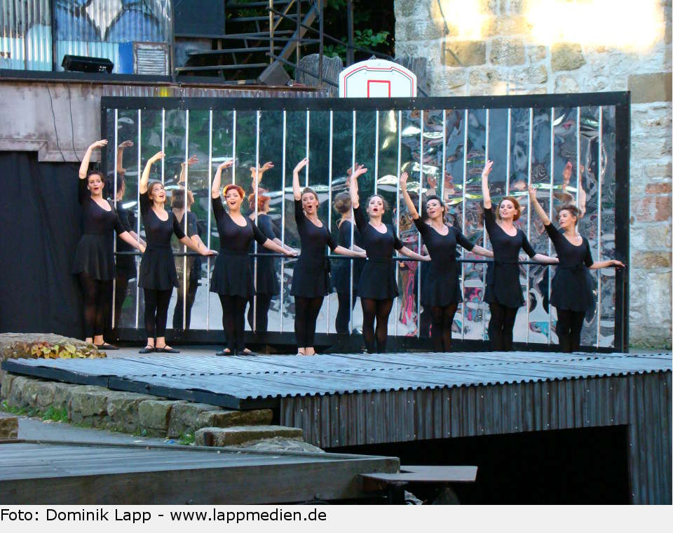 Damenensemble saturday night fever 05