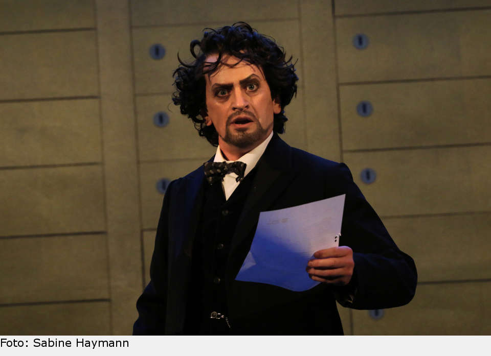 Chris Murray in der Titelrolle im Musical "Shylock!", inszeniert von Alexander May am Theater Pforzheim. shylock pforzheim 05